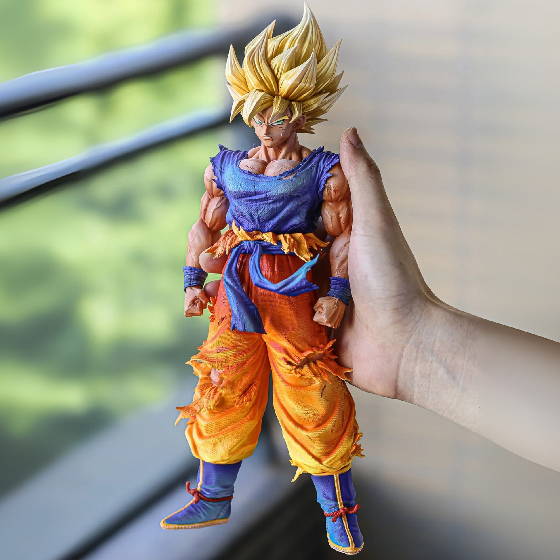 Dragon Ball Super Saiyan Goku 43 cm Collector Figure | Trade Supply